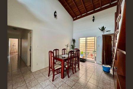 Casa à venda com 217m², 4 quartos e 5 vagas Casa à venda com 217m², 4 quartos e 5 vagasSala de Jantar