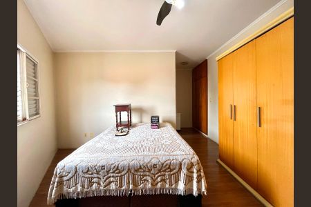 Casa à venda com 217m², 4 quartos e 5 vagas Casa à venda com 217m², 4 quartos e 5 vagasSuíte