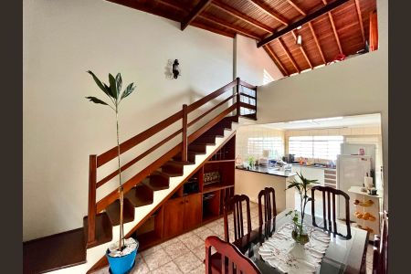 Casa à venda com 217m², 4 quartos e 5 vagas Casa à venda com 217m², 4 quartos e 5 vagasSala de Jantar