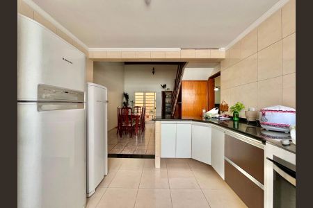 Cozinha de casa à venda com 4 quartos, 217m² em Parque da Figueira, Campinas