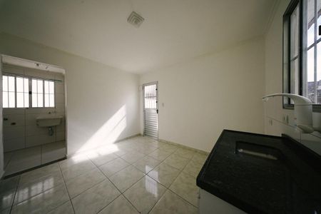 Sala/Cozinha de casa para alugar com 2 quartos, 50m² em Parque Boturussu, São Paulo