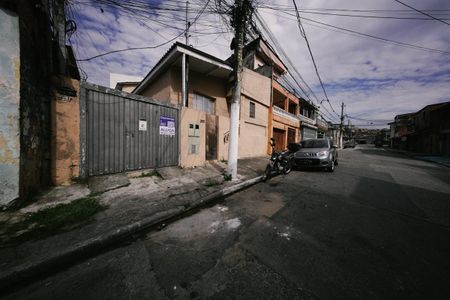 Casa para alugar com 50m², 2 quartos e 1 vaga Casa para alugar com 50m², 2 quartos e 1 vagaFachada