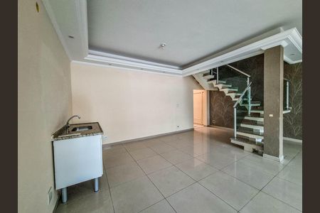 Apartamento para alugar com 100m², 2 quartos e 1 vaga Apartamento para alugar com 100m², 2 quartos e 1 vagaCozinha e Área de Serviço