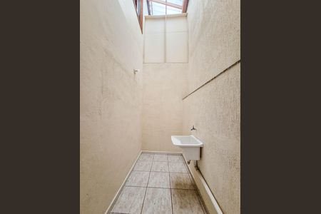 Apartamento para alugar com 100m², 2 quartos e 1 vaga Apartamento para alugar com 100m², 2 quartos e 1 vagaCozinha e Área de Serviço