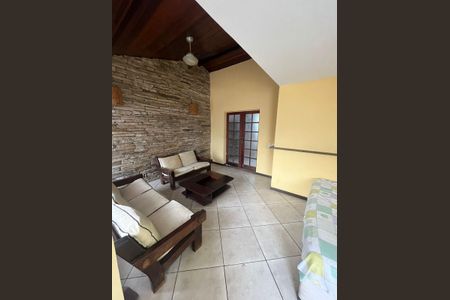 Sala de kitnet/studio para alugar com 1 quarto, 44m² em Rio do Ouro, São Gonçalo