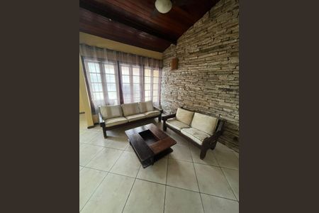 Sala de kitnet/studio para alugar com 1 quarto, 44m² em Rio do Ouro, São Gonçalo