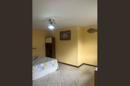 Área externa de kitnet/studio para alugar com 1 quarto, 44m² em Rio do Ouro, São Gonçalo
