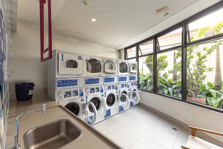 Studio para alugar com 30m², 1 quarto e 1 vaga Studio para alugar com 30m², 1 quarto e 1 vagaÁrea comum - Lavanderia