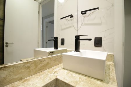 Banheiro social de apartamento para alugar com 2 quartos, 55m² em Anil, Rio de Janeiro