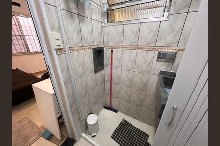Banheiro de apartamento para alugar com 1 quarto, 17m² em Aviação, Praia Grande