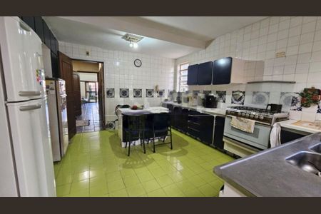 Casa à venda com 3 quartos, 180m² em Chácara Monte Alegre, São Paulo