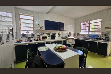 Casa à venda com 3 quartos, 180m² em Chácara Monte Alegre, São Paulo