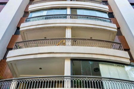 Apartamento para alugar com 123m², 3 quartos e 3 vagas Apartamento para alugar com 123m², 3 quartos e 3 vagasFachada