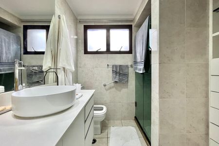 Apartamento para alugar com 123m², 3 quartos e 3 vagas Apartamento para alugar com 123m², 3 quartos e 3 vagasBanheiro da Suíte 1
