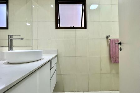 Apartamento para alugar com 123m², 3 quartos e 3 vagas Apartamento para alugar com 123m², 3 quartos e 3 vagasBanheiro da Suíte 2