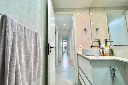 Apartamento para alugar com 123m², 3 quartos e 3 vagas Apartamento para alugar com 123m², 3 quartos e 3 vagasBanheiro Corredor