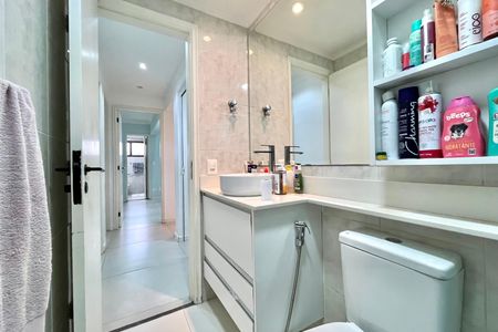 Apartamento para alugar com 123m², 3 quartos e 3 vagas Apartamento para alugar com 123m², 3 quartos e 3 vagasBanheiro Corredor