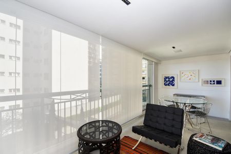 Apartamento à venda com 193m², 3 quartos e 4 vagas Apartamento à venda com 193m², 3 quartos e 4 vagasvaranda sala de estar 2