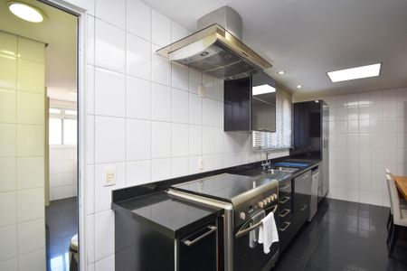 Apartamento à venda com 193m², 3 quartos e 4 vagas Apartamento à venda com 193m², 3 quartos e 4 vagascozinha