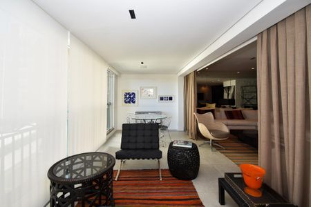 Apartamento à venda com 193m², 3 quartos e 4 vagas Apartamento à venda com 193m², 3 quartos e 4 vagasvaranda sala de estar 2