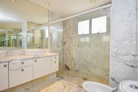 Apartamento à venda com 193m², 3 quartos e 4 vagas Apartamento à venda com 193m², 3 quartos e 4 vagasbanheiro suite 3