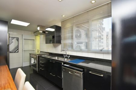Apartamento à venda com 193m², 3 quartos e 4 vagas Apartamento à venda com 193m², 3 quartos e 4 vagascozinha