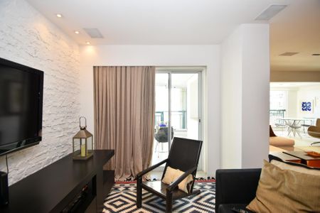 Apartamento à venda com 193m², 3 quartos e 4 vagas Apartamento à venda com 193m², 3 quartos e 4 vagasSala de tv