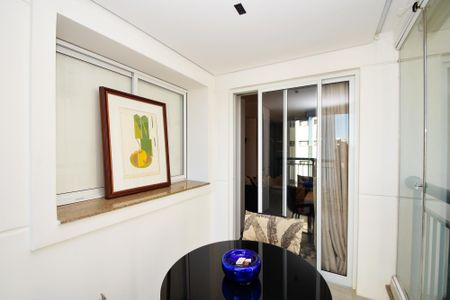 Apartamento à venda com 193m², 3 quartos e 4 vagas Apartamento à venda com 193m², 3 quartos e 4 vagasvaranda Sala de tv