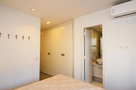 Apartamento à venda com 193m², 3 quartos e 4 vagas Apartamento à venda com 193m², 3 quartos e 4 vagassuite 1
