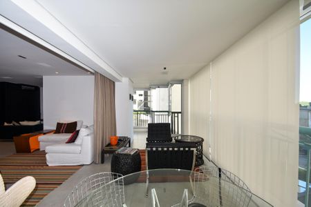 Apartamento à venda com 193m², 3 quartos e 4 vagas Apartamento à venda com 193m², 3 quartos e 4 vagasvaranda sala de estar 2