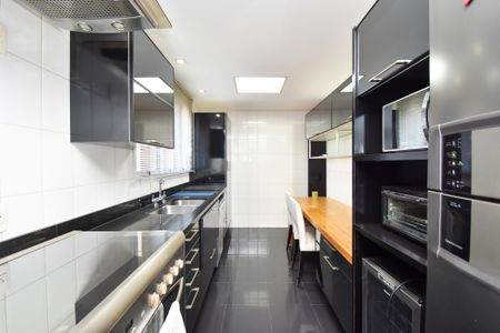 Apartamento à venda com 193m², 3 quartos e 4 vagas Apartamento à venda com 193m², 3 quartos e 4 vagascozinha