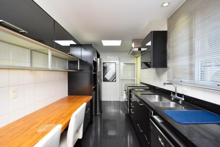 Apartamento à venda com 193m², 3 quartos e 4 vagas Apartamento à venda com 193m², 3 quartos e 4 vagascozinha