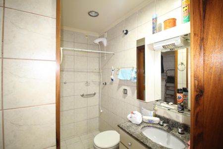 Banheiro de apartamento para alugar com 1 quarto, 27m² em Independência, Porto Alegre