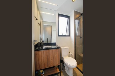 Banheiro de kitnet/studio à venda com 1 quarto, 24m² em Pinheiros, São Paulo