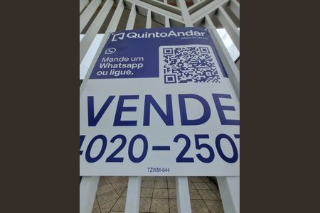 Casa à venda com 194m², 3 quartos e 2 vagas Casa à venda com 194m², 3 quartos e 2 vagasPlaca
