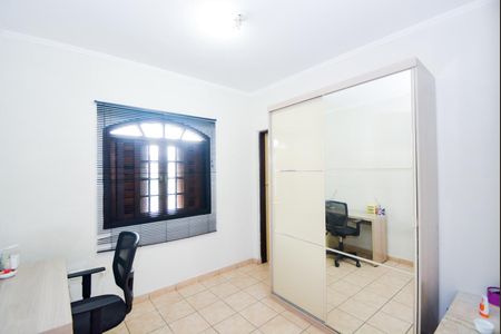 Casa à venda com 194m², 3 quartos e 2 vagasQuarto 3 - Suíte