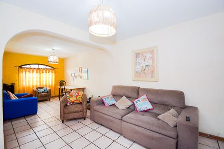 Casa à venda com 194m², 3 quartos e 2 vagasSala