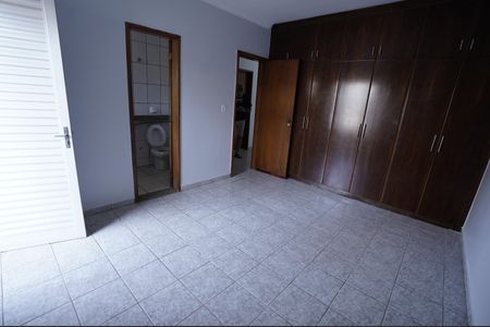 Casa à venda com 193m², 4 quartos e 2 vagas