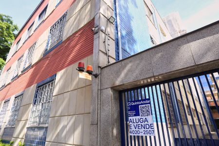 Apartamento à venda com 70m², 3 quartos e sem vaga Apartamento à venda com 70m², 3 quartos e sem vagaFachada com Plaquinha