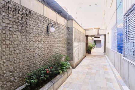 Apartamento à venda com 70m², 3 quartos e sem vaga Apartamento à venda com 70m², 3 quartos e sem vagaHall