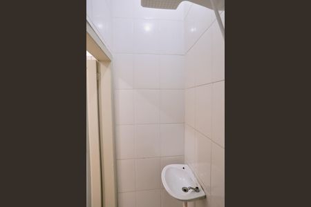 Apartamento à venda com 70m², 3 quartos e sem vaga Apartamento à venda com 70m², 3 quartos e sem vagaBanheiro de serviço