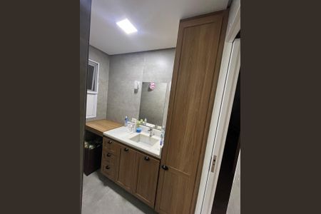 Banheiro  de apartamento à venda com 3 quartos, 110m² em Alphaville, Santana de Parnaíba