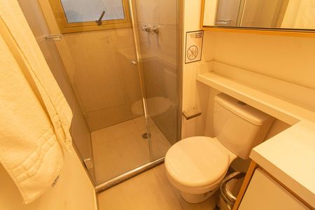 Banheiro de kitnet/studio para alugar com 0 quarto, 26m² em Vila Mariana, São Paulo