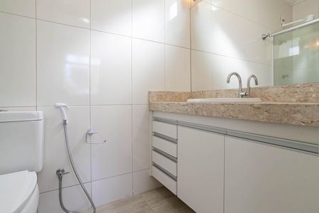 Apartamento à venda com 85m², 3 quartos e 2 vagas Apartamento à venda com 85m², 3 quartos e 2 vagasBanheiro da suíte
