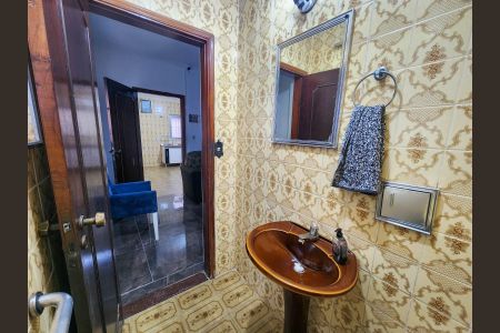Casa para alugar com 206m², 4 quartos e 1 vaga Casa para alugar com 206m², 4 quartos e 1 vagaBanheiro