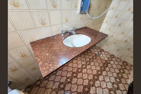 Casa para alugar com 206m², 4 quartos e 1 vaga Casa para alugar com 206m², 4 quartos e 1 vagaBanheiro