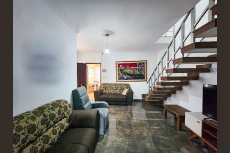 Casa para alugar com 206m², 4 quartos e 1 vaga Casa para alugar com 206m², 4 quartos e 1 vagaSala