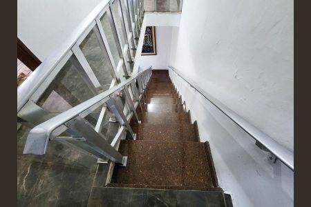 Casa para alugar com 206m², 4 quartos e 1 vaga Casa para alugar com 206m², 4 quartos e 1 vagaCorredor