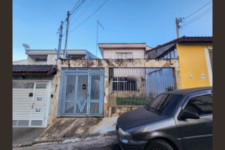 Casa para alugar com 206m², 4 quartos e 1 vaga Casa para alugar com 206m², 4 quartos e 1 vagaFachada