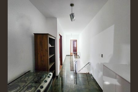 Casa para alugar com 206m², 4 quartos e 1 vaga Casa para alugar com 206m², 4 quartos e 1 vagaCorredor